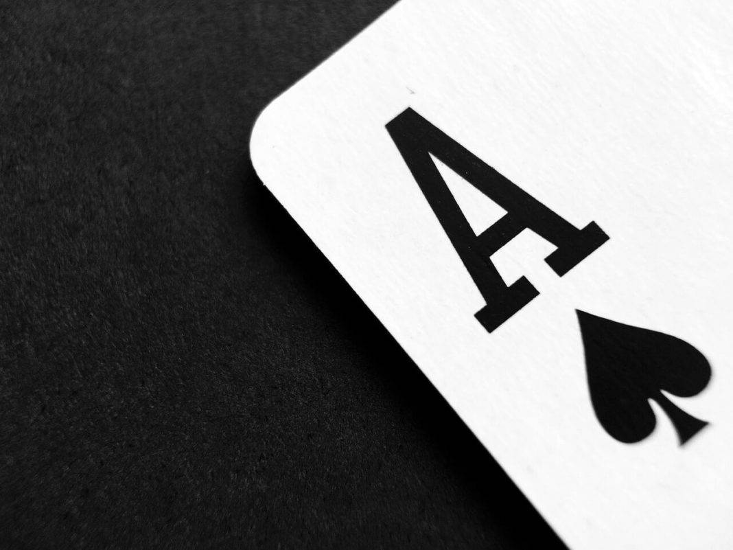 Starthand AssKönig beim Pokern so musst Du Dich verhalten! Starthand AssKönig beim Pokern so musst Du Dich verhalten!