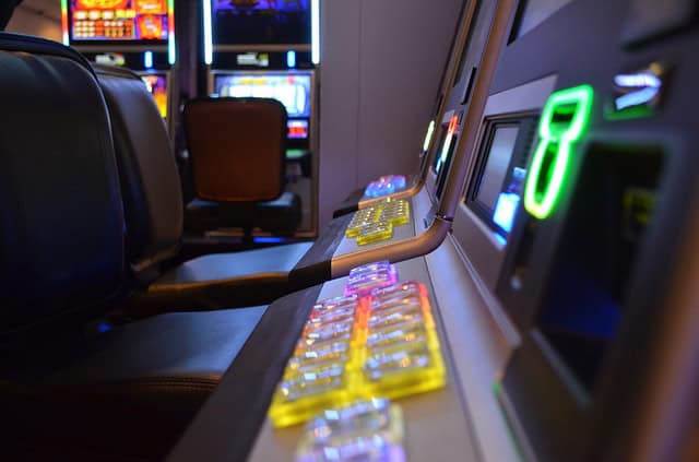 Studie untersucht Auswirkungen von Alkohol auf Glücksspielverhalten